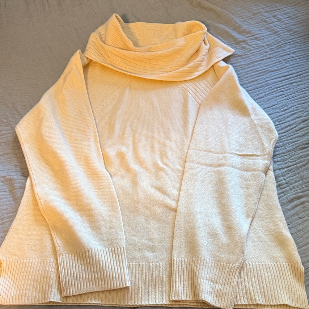 Elegant pale yellow  Turtleneck Sweater